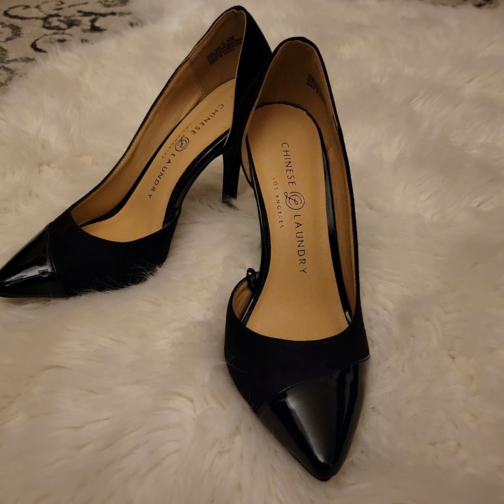 Black (closed toe) heels size 5.5M